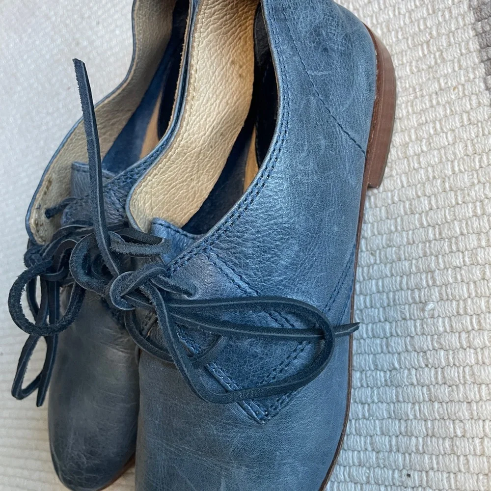 Frye Black Leather Lace-Up Flats